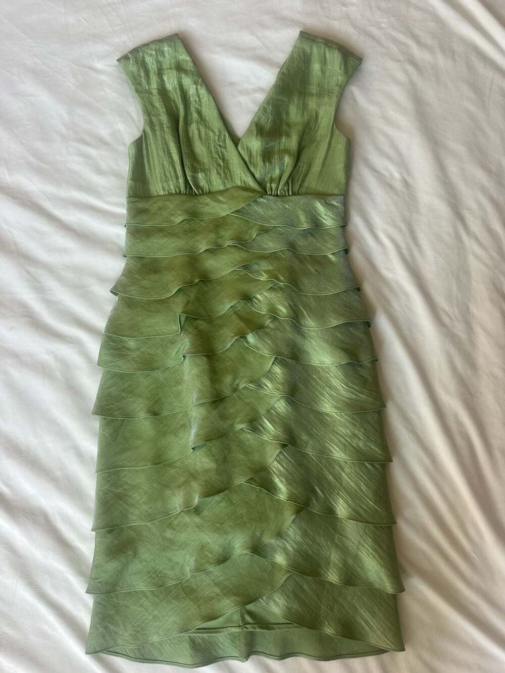 Dressbarn Collection Green Tiered Ruffle Shimmer V-Neck Sheath Dress Size 4